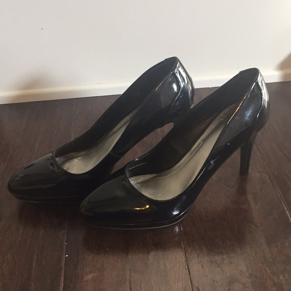 Tahari Shoes - Tahari black patent leather heels
